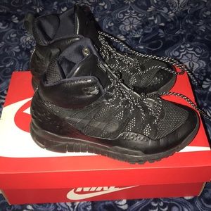 Women’s Nike Lupinek sneaker boots in black